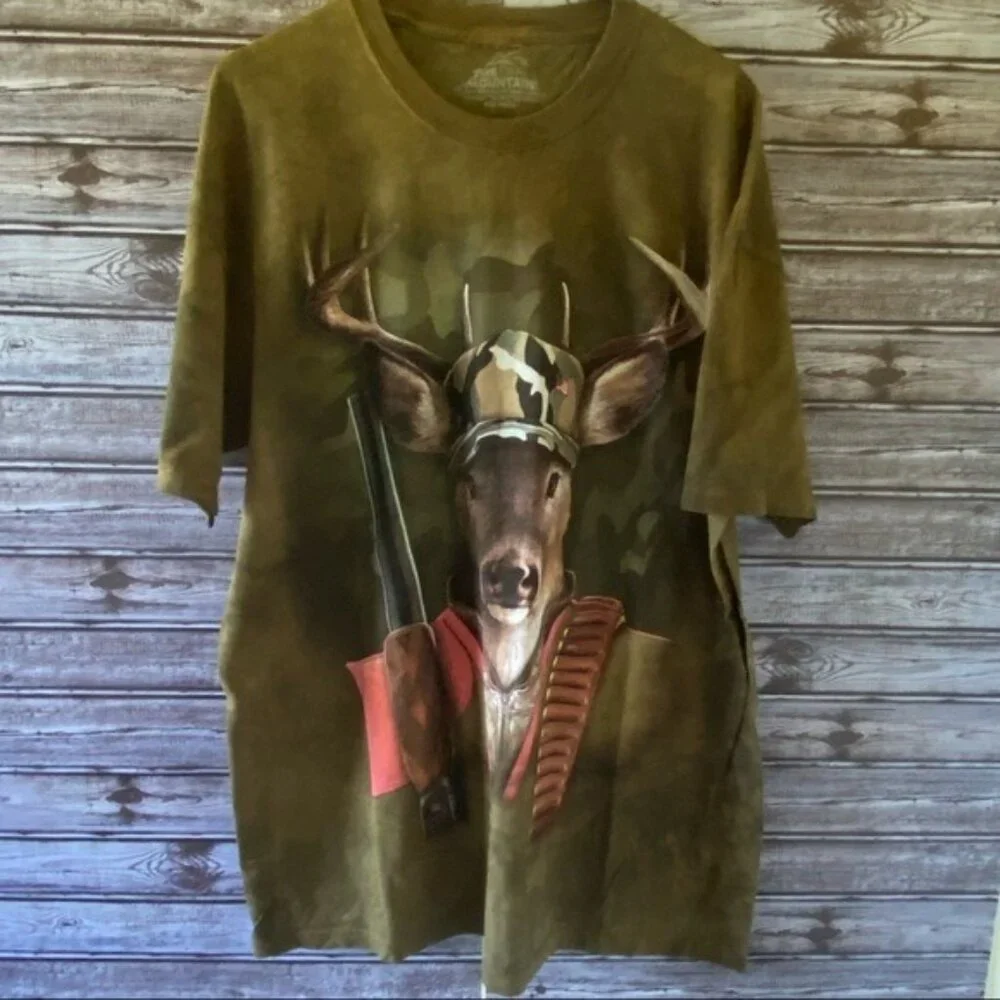 The Mountain Men's Short-Sleeved Graphic Tee Size XL
